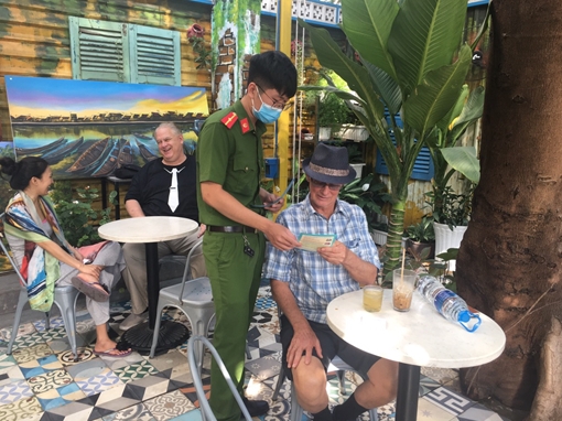 Phòng chống COVID-19 ở địa bàn có nhiều người nước ngoài